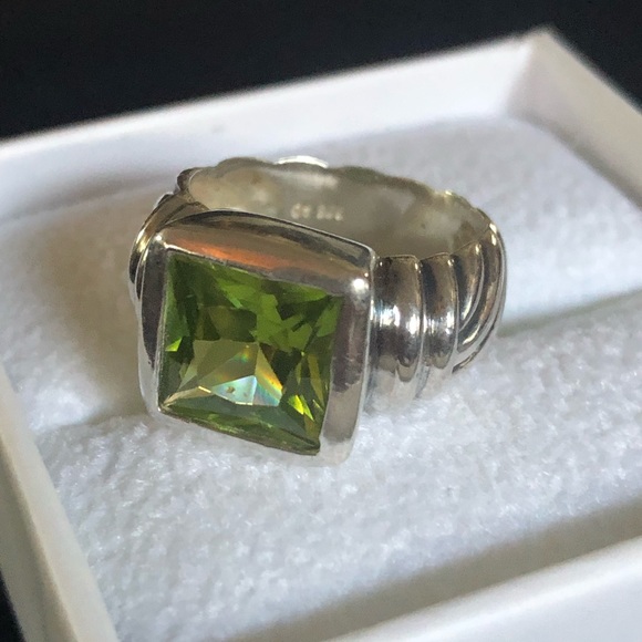 Vintage Jewelry - Vintage Genuine Peridot Sterling Silver Ring